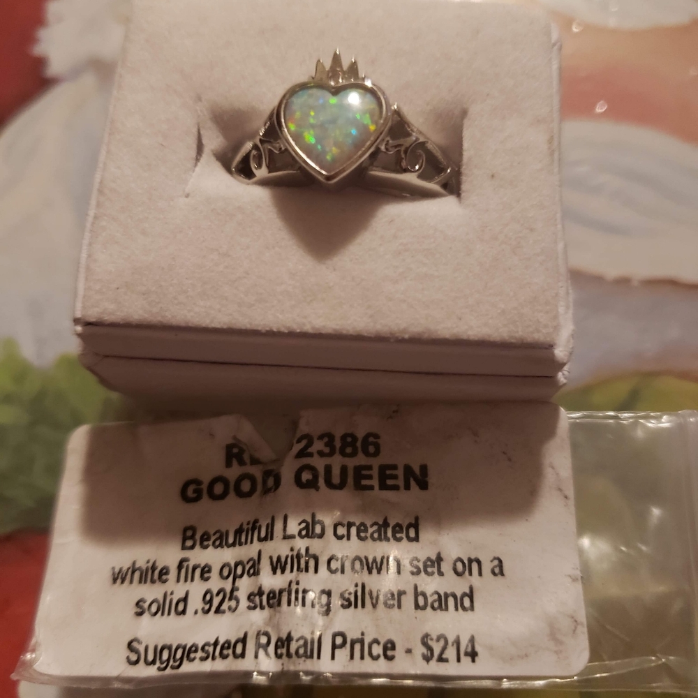 Good Queen Ring - Picture 2 of 2